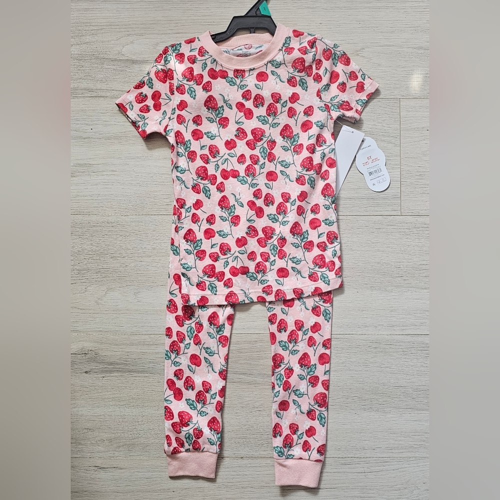 Toddler Girl's 2-Piece Pajama Set with Strawberry & Cherry Print